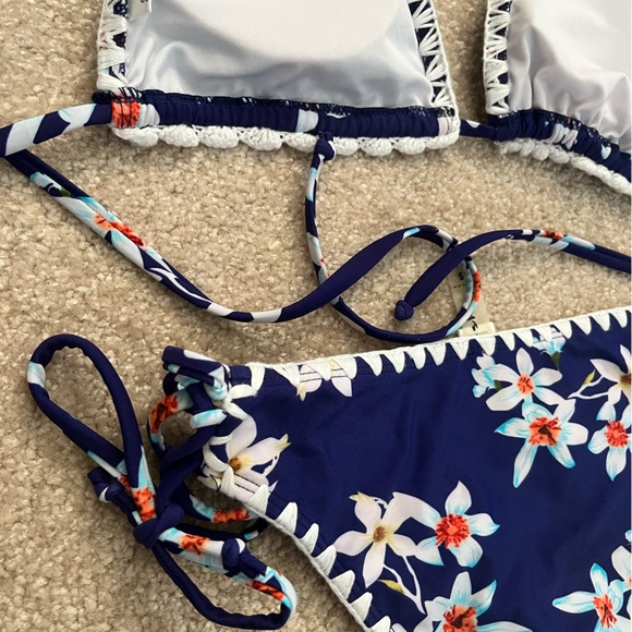 Cupshe blue and white floral two piece size small - Picture 5 of 5